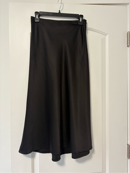 Dresses & Skirts - Satin black skirt